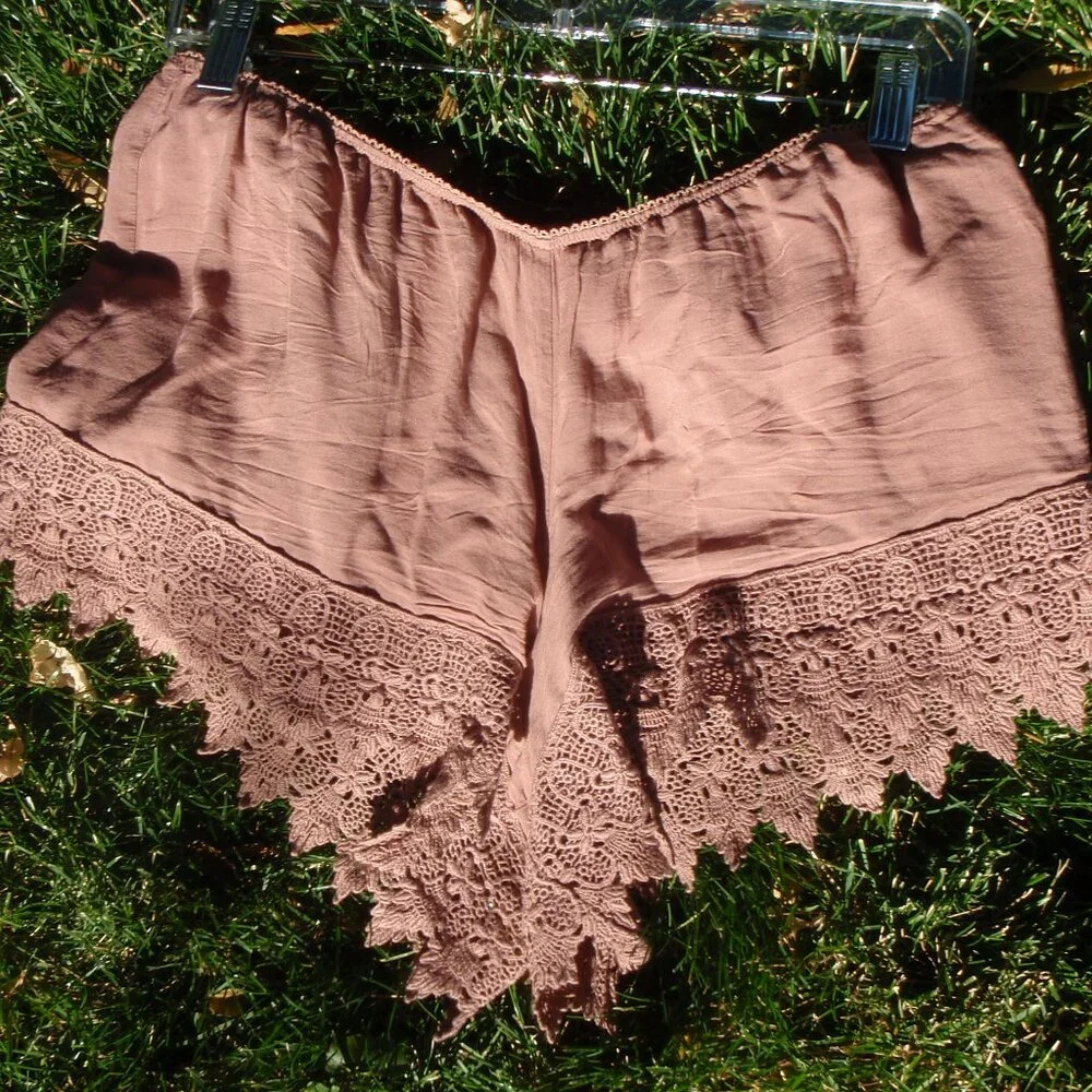 Lace Bottom Shorts - Picture 1 of 3